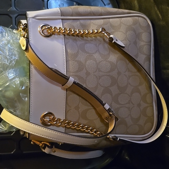 Cammie Chain Bucket Bag In Signature Canvas - Picture 4 of 8